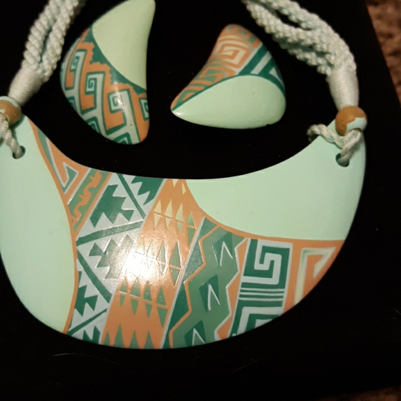 Austin Collection - Picture 2 of 3